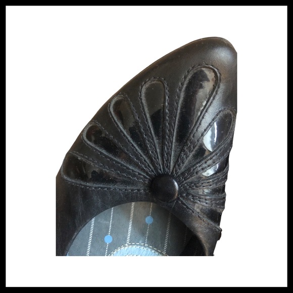 Beautiful, Unique, Vintage Black Kitten Heels Circa 2004. Indigo by Clark’s - Picture 2 of 5